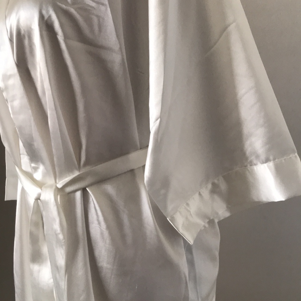 3x20 Grande Cosmetics Women Embroidered Satin Robe | Os — image 6 of 8